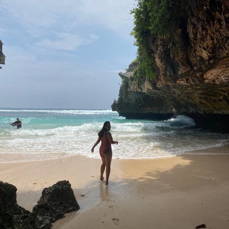 Suluban Beach - Best Tourist Place in Bali - SUBBURN.COM