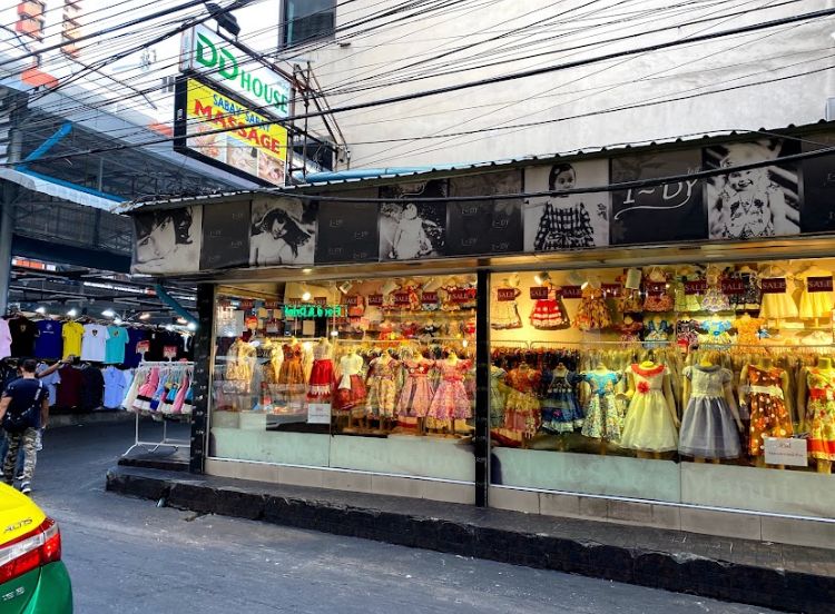 Pratunam Market - Best things to do in Thailand- SUBBURN.COM