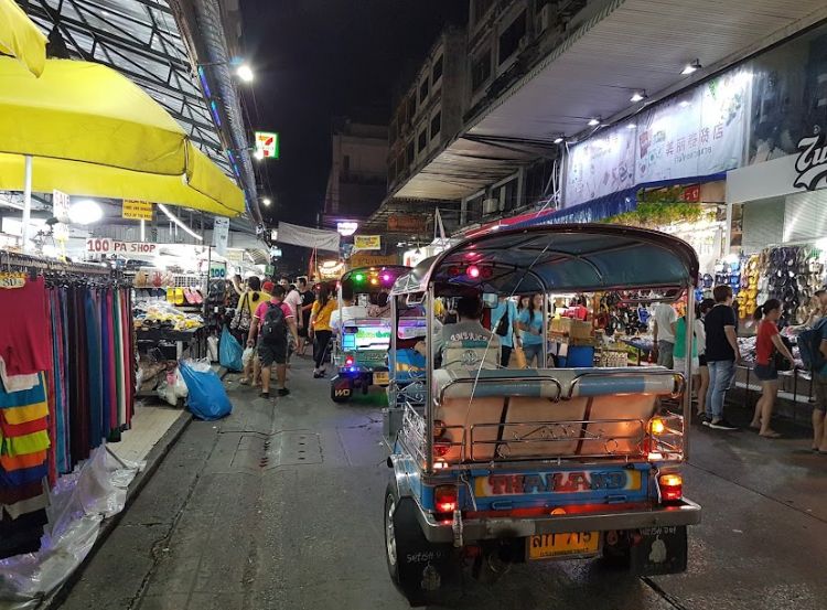 Pratunam Market - Best things to do in Thailand-  SUBBURN.COM