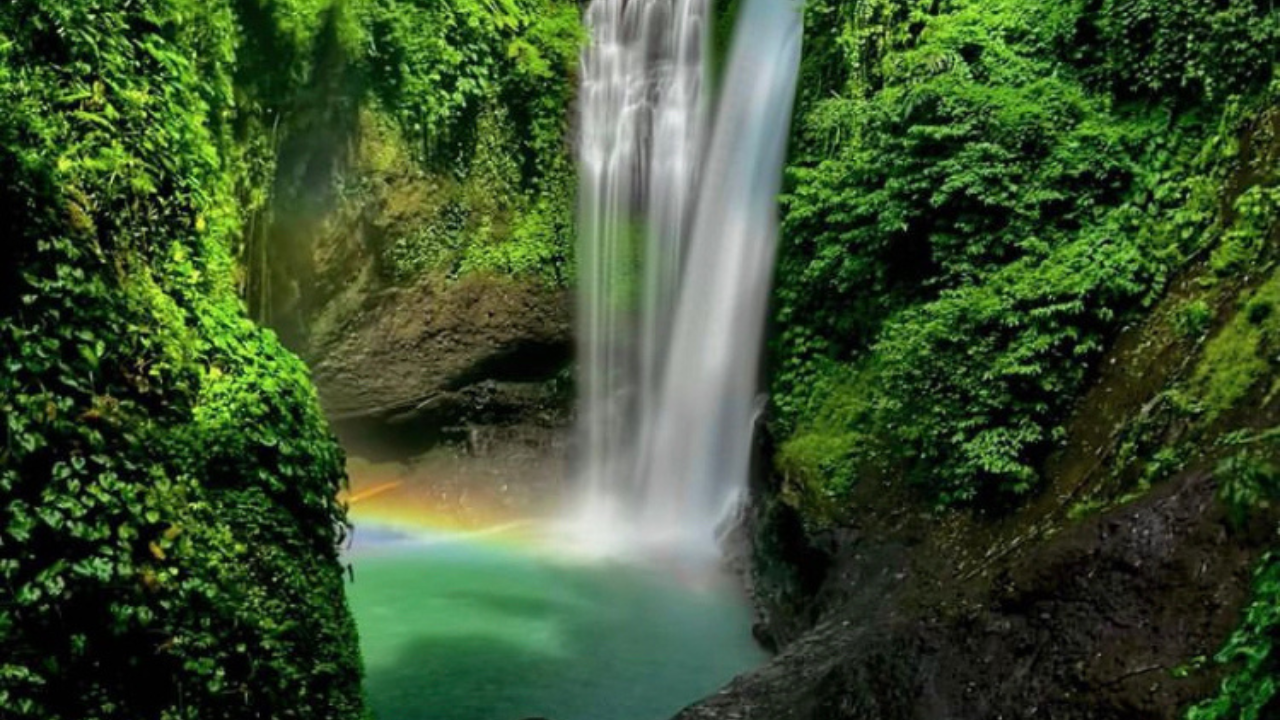 Aling Aling waterfall - Bali natural water slide