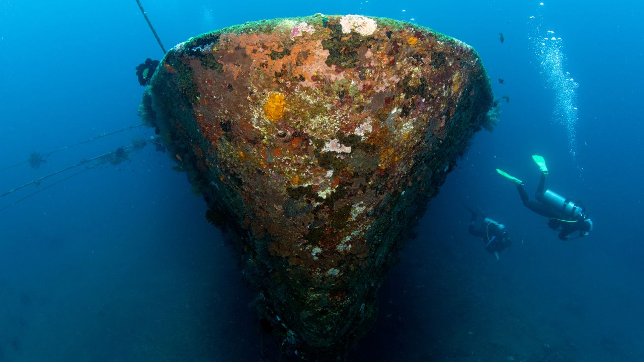 Tulamben diving - USS Liberty Shipwreck - subburn.com